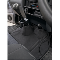 79/78/76 in-line engine – Double / Single Cab / Station Wagon with cup holder – Manual – 4x4 (2010 - present)