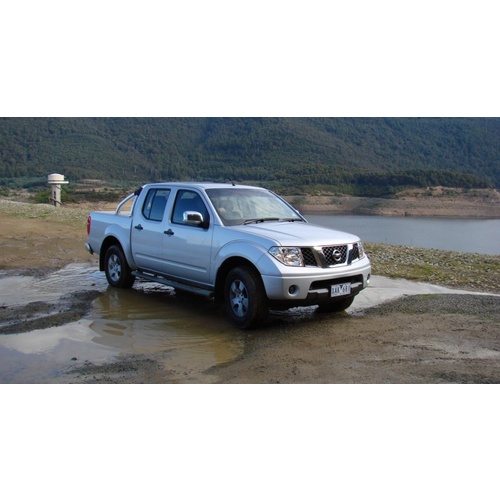 Navara Double Cab XE (09/2009 - Present); 2 fronts, solid rear bench