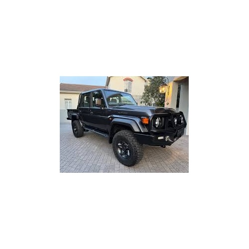 79 Series Dual Cab (2024 to present); 2 fr with 60/40 split rear bench.