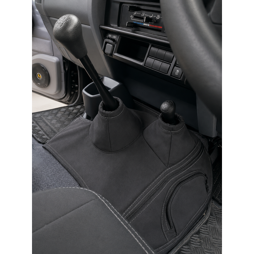 79/78/76 in-line engine – Double / Single Cab / Station Wagon with cup holder – Manual – 4x4 (2010 - present)